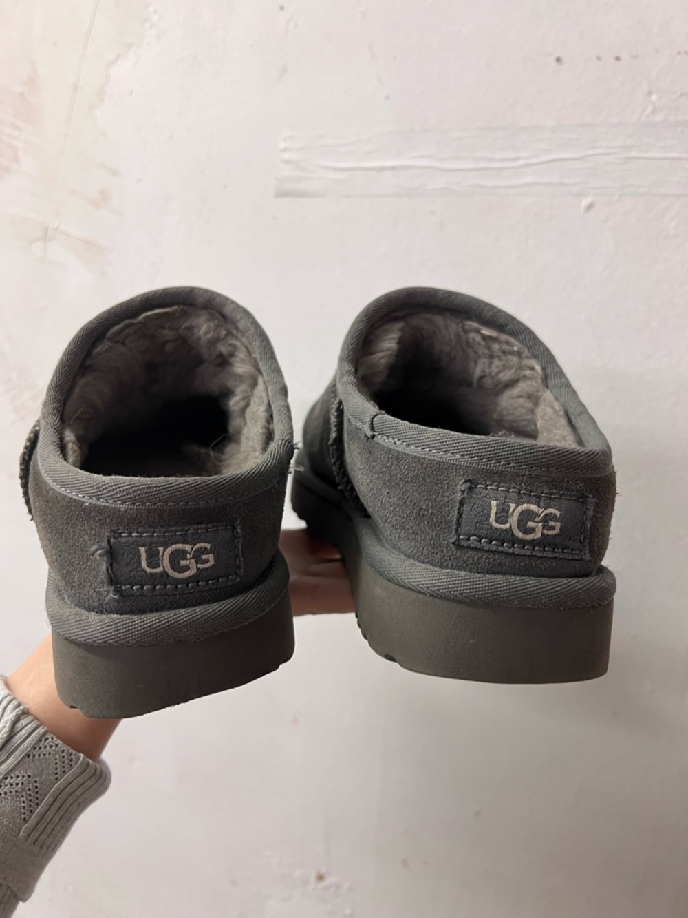 Ugg Grey Slippers Size 8 - Picture 6 of 6